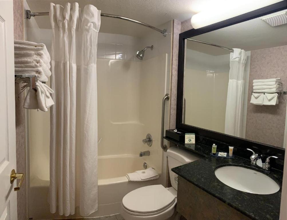 جناح ديلوكس بسرير كوين، Prestige Aberdeen Lodge Kamloops 3/8
