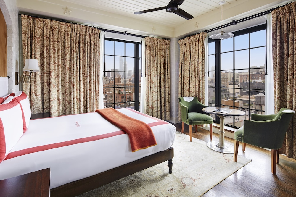 DELUXE, KING BED, CITY VIEW, BATHTUB
