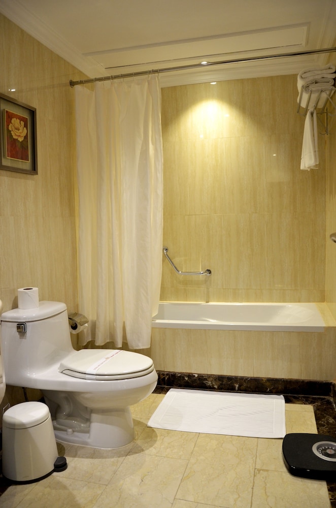 فندق كراون تاور(Crown Tower Hotel) 46/47