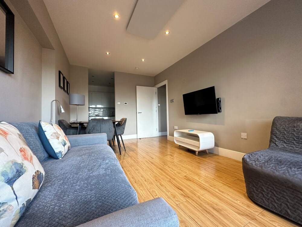 The Cardiff Apartment 9/21