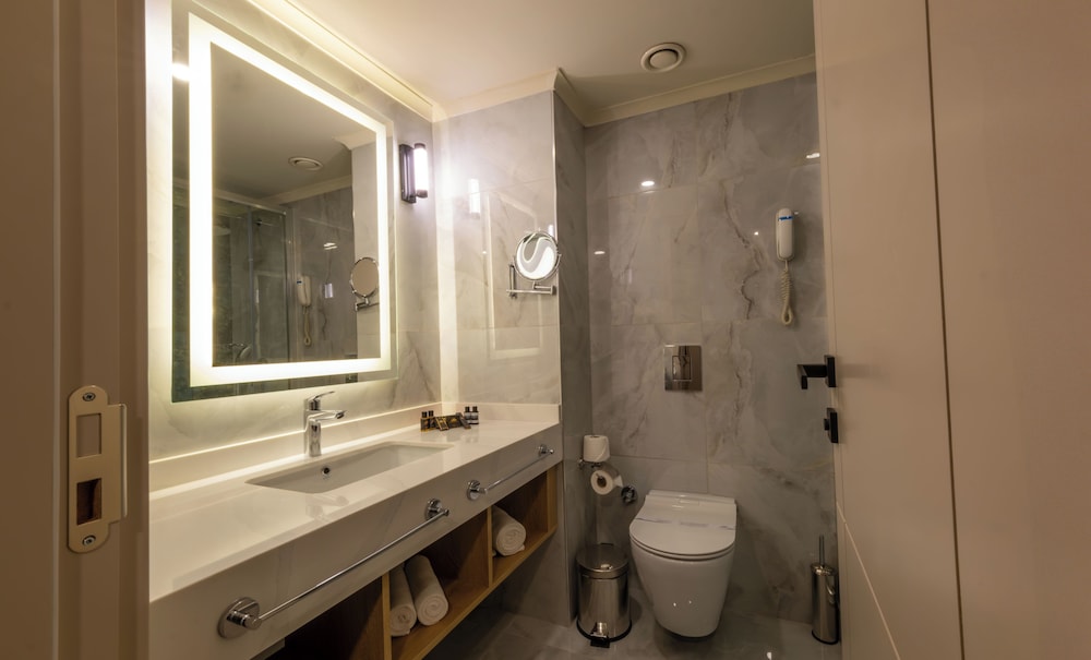 Aydinbey Kings Palace Spa and Resort Hotel 63/64