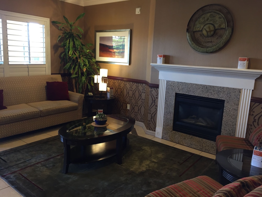 Comfort Suites Near Six Flags Magic Mountain 21/30