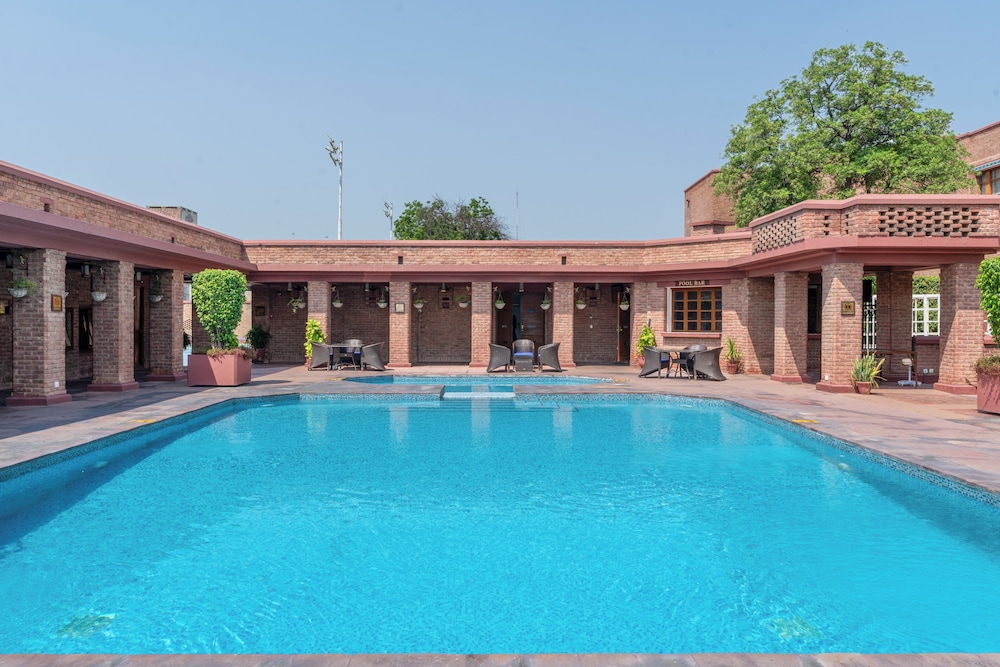 Serena Hotel Faisalabad 10/71