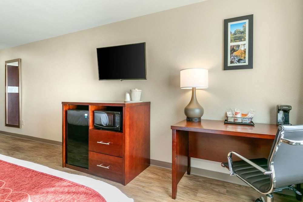 Comfort Inn and Suites Van Buren Fort Smith 37/40
