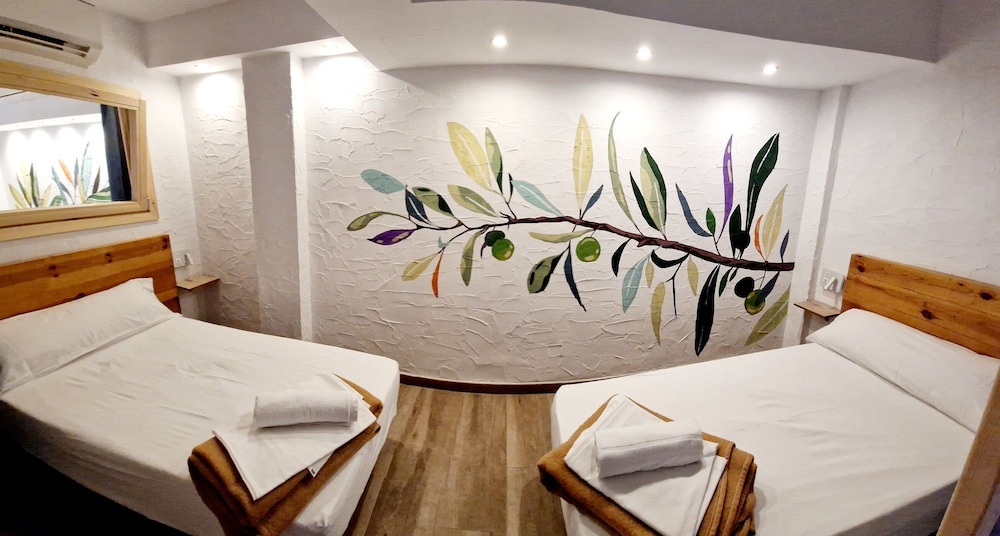 Y Hostel Mallorca - Albergue Juvenil 13/33