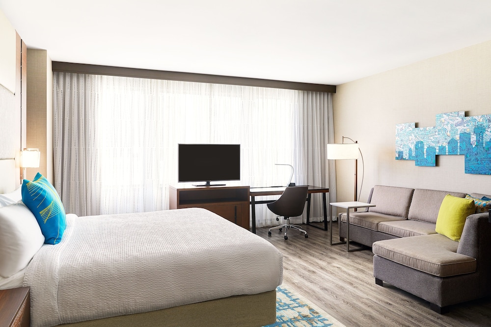 Studio, King Bed, Sofa, Accessible