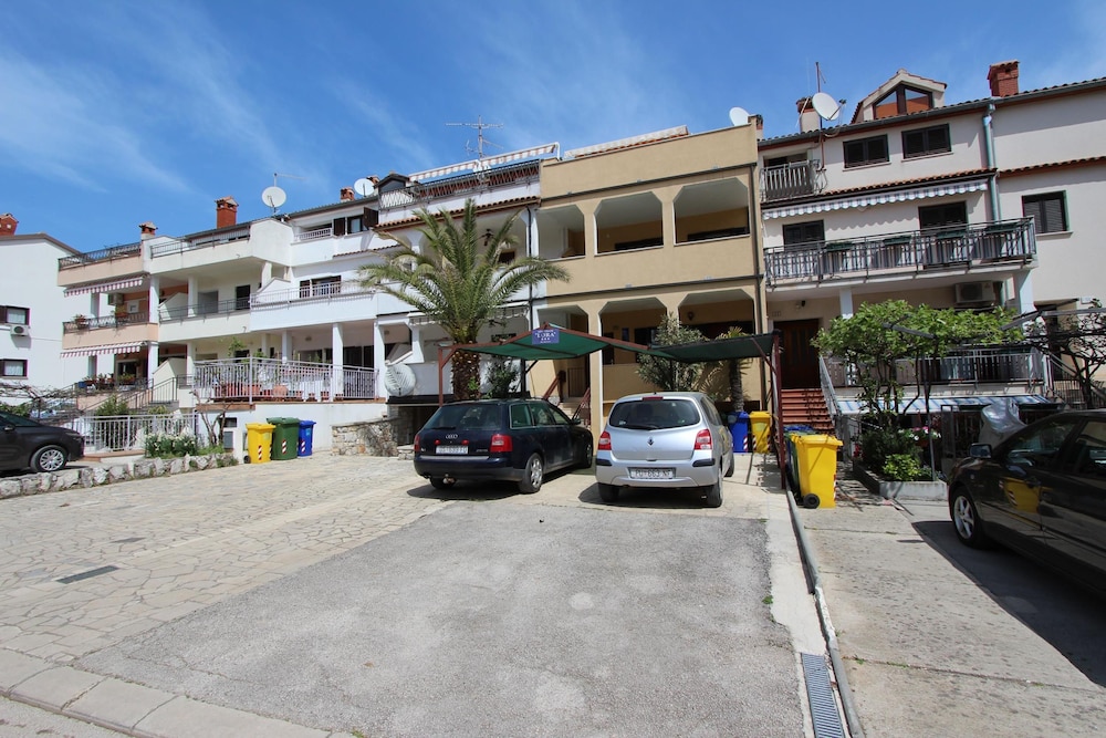 APARTMENTS LORA 55/66