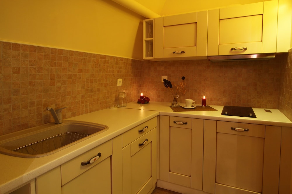 MEDIEVAL CASTLE SUITES TRADITIONAL 50/50
