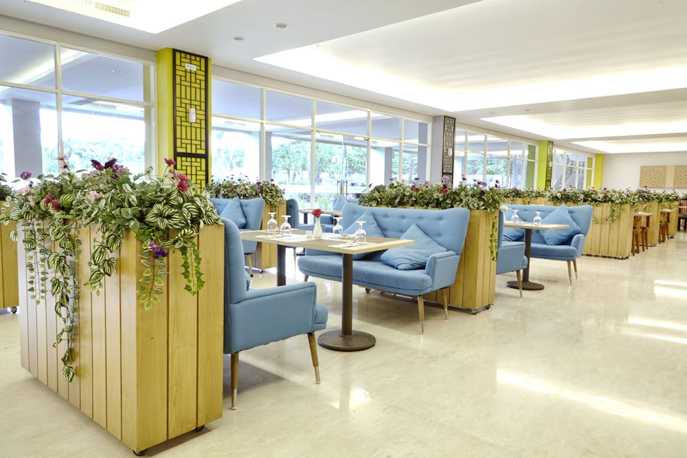 MaxOneHotels.com at Resort Makassar 42/57