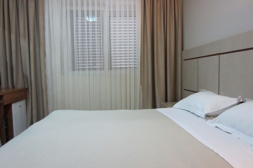 Freddy S Hotel 7/60