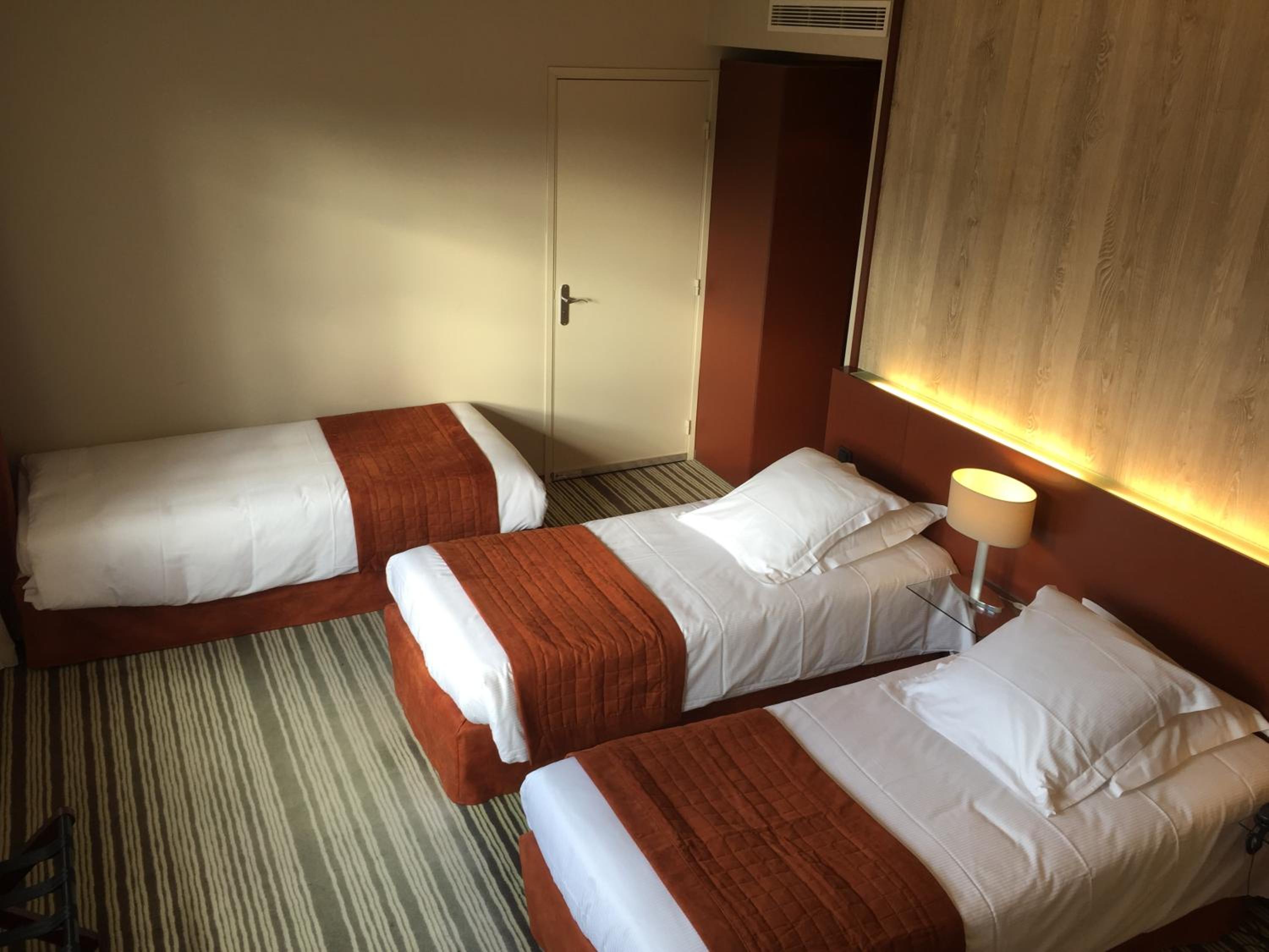 Room, Triple, South Side