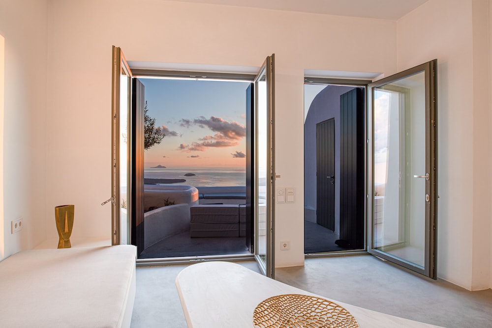 Heavens Edge Cliffside Villas & Suites 16/50