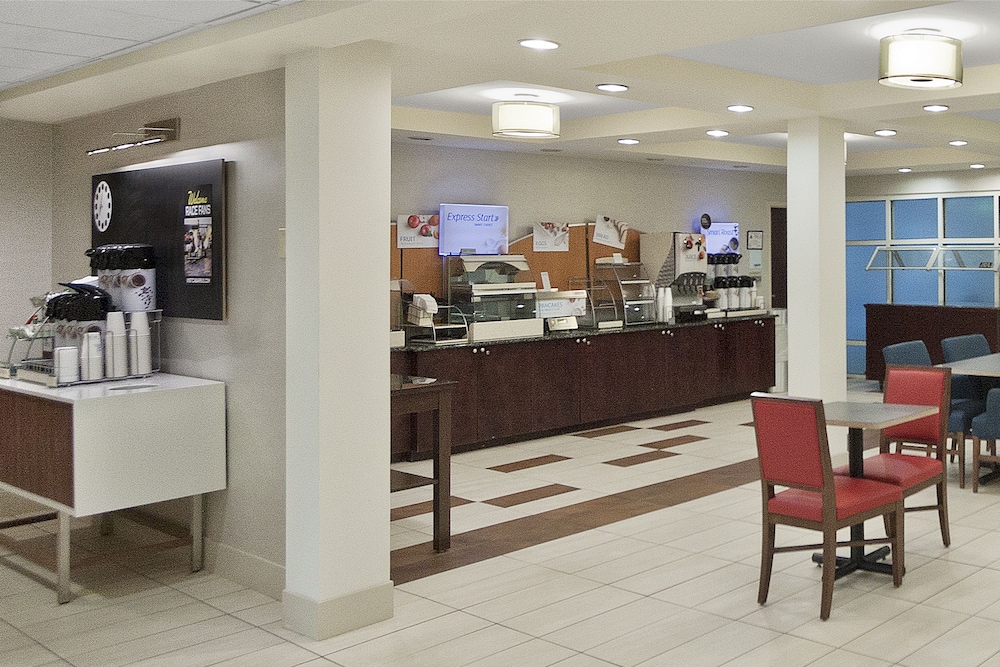 Holiday Inn Express Hotel Suites Concord 12/57