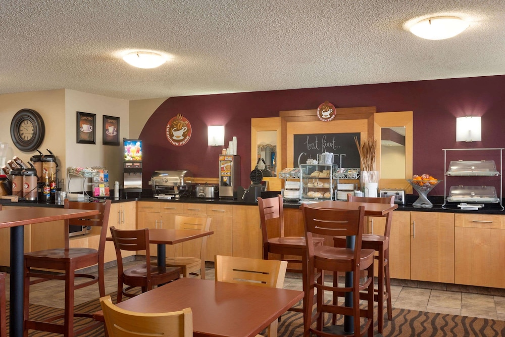 Sleep Inn & Suites Salina I-135 23/26