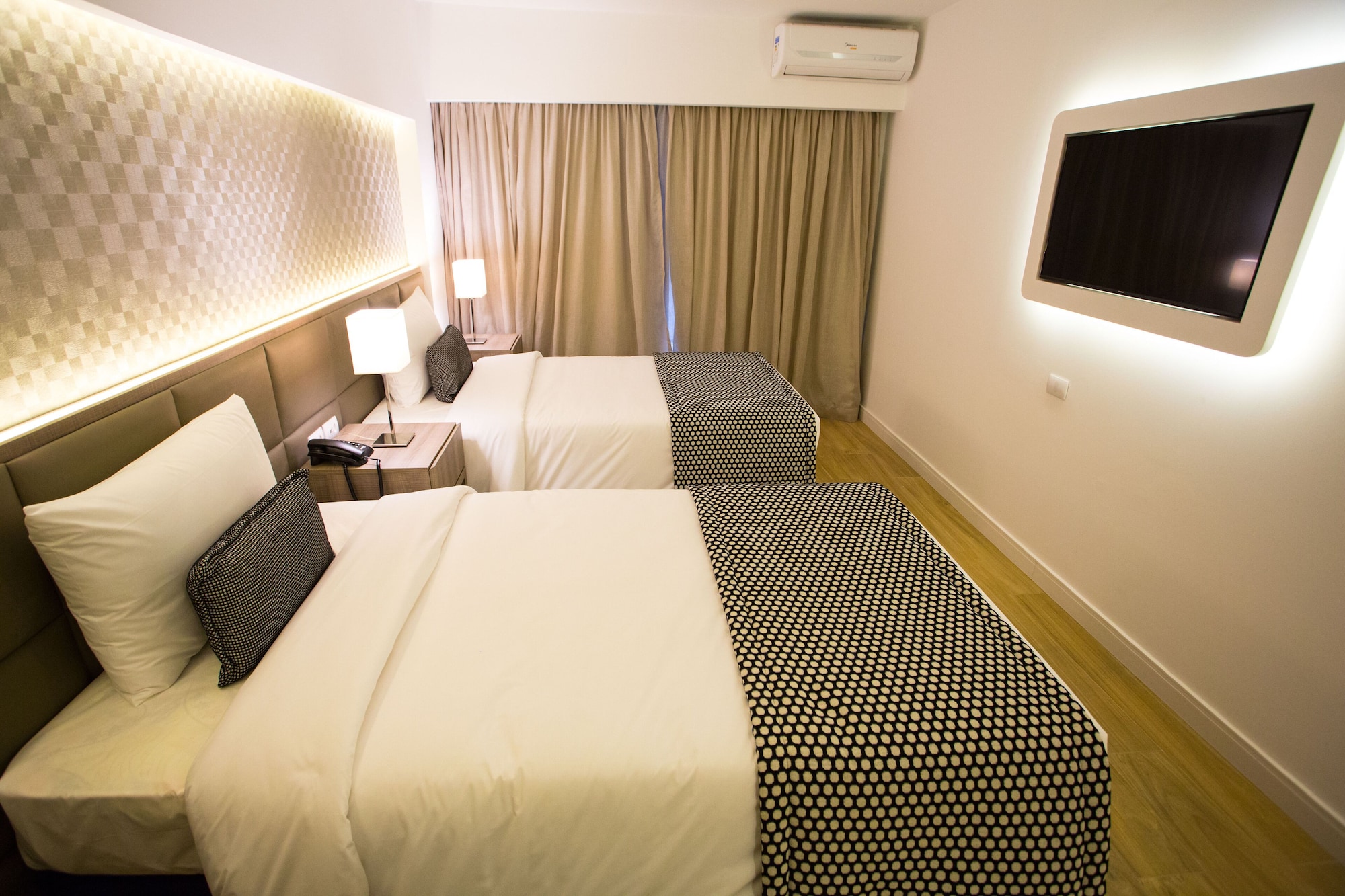 DELUXE, TWIN BEDS, BALCONY
