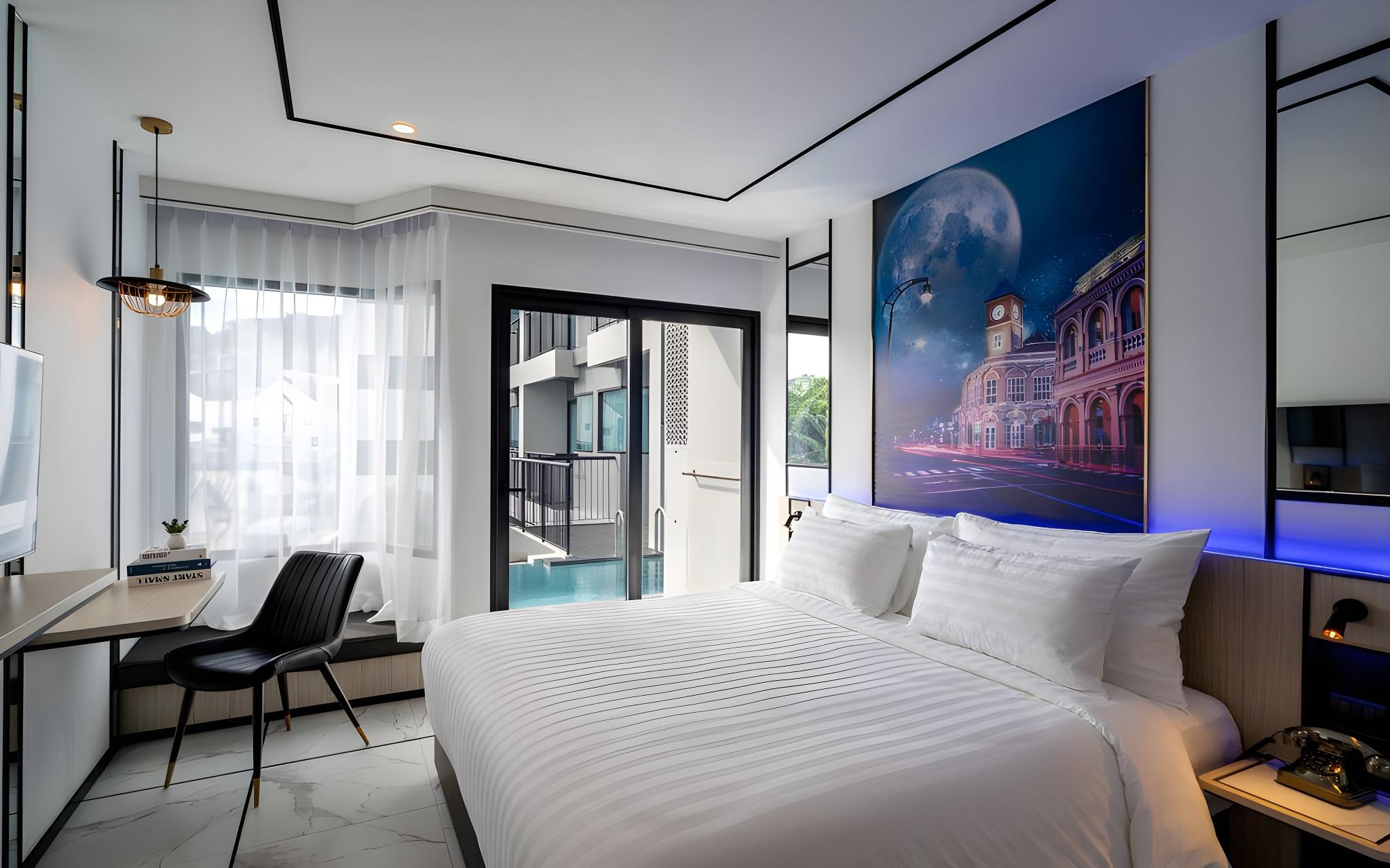 Classic, King Bed, Pool Access