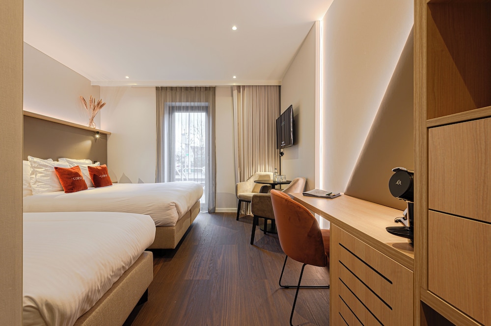 The CORNR Hotel 27/69