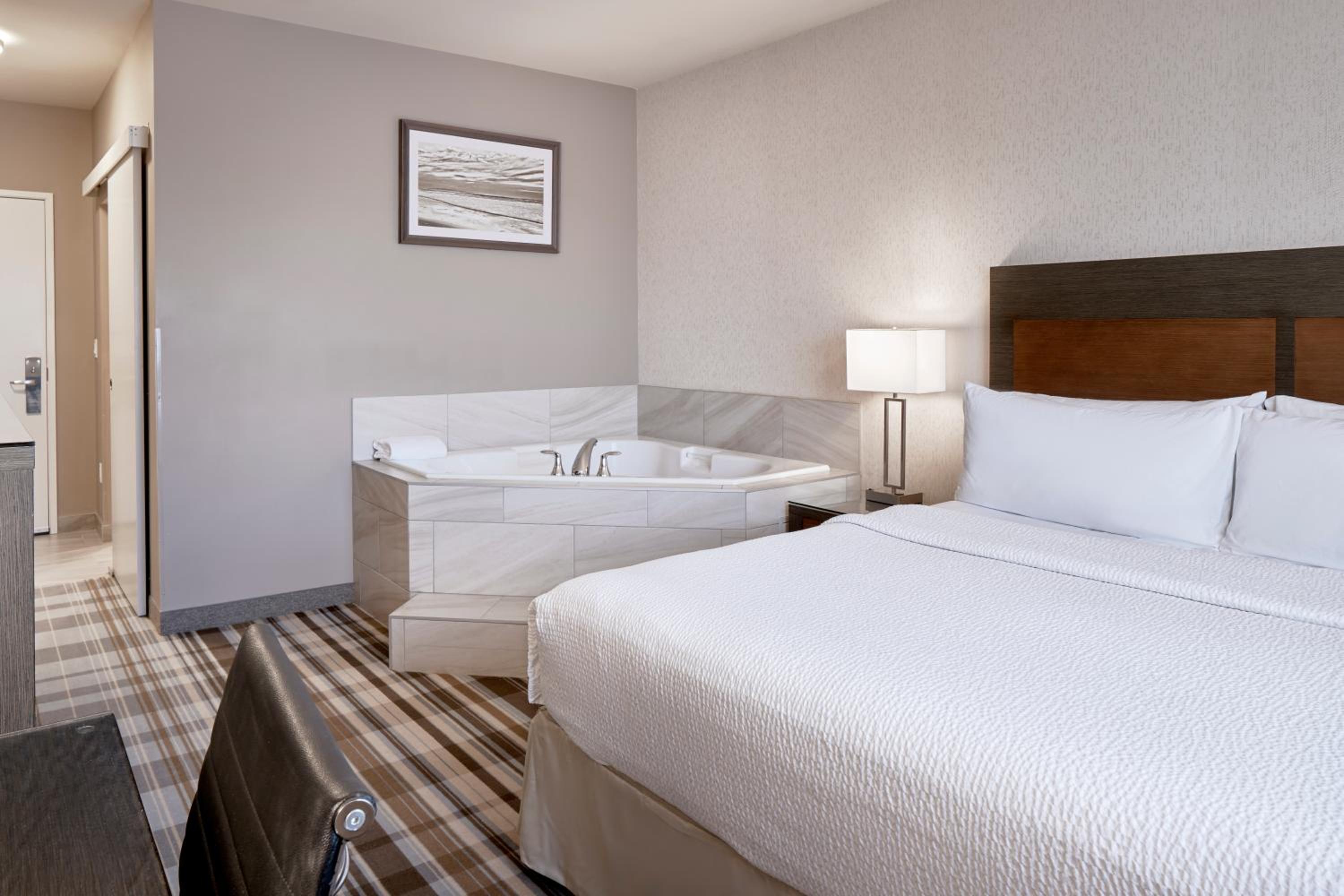 Room, King Bed, Hot Tub