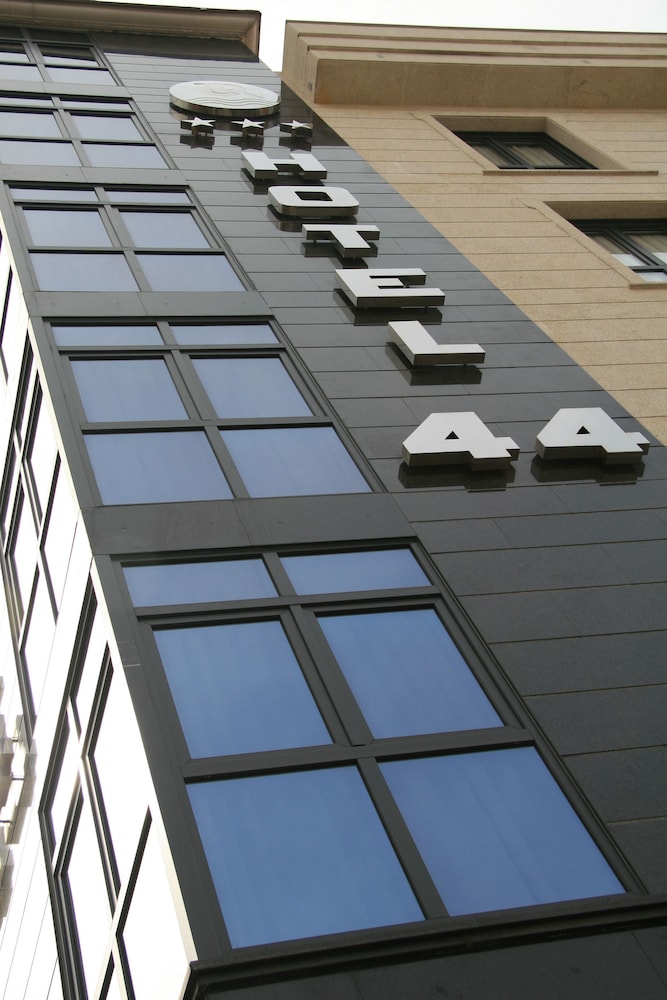 Hotel 44 1/28
