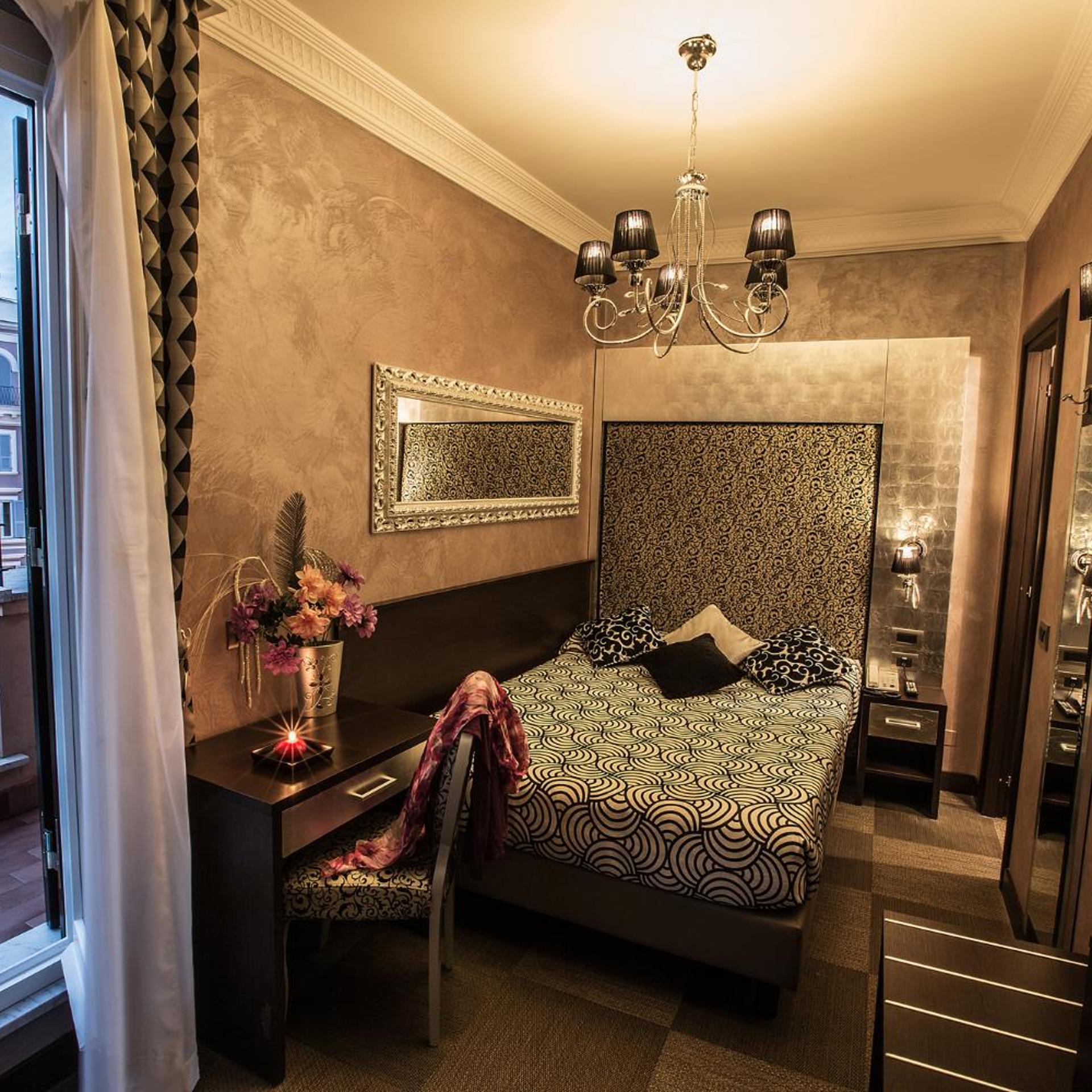 DELUXE, DOUBLE BED