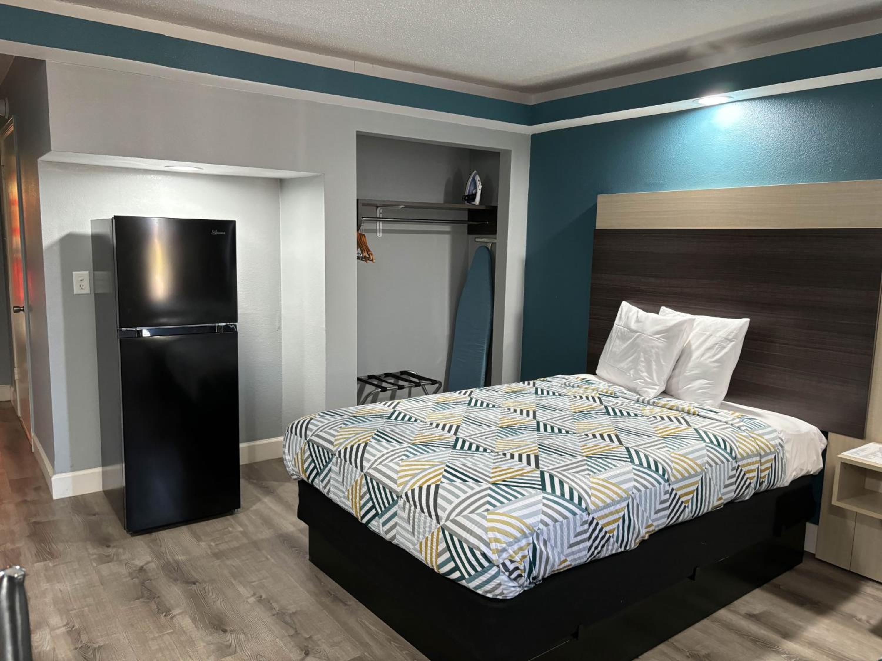 1 King Bed - Smoking, Micfridge، Studio6 Suites Memphis, TN – East Memphis 3/10