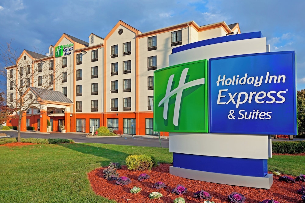Holiday Inn Express Hotel Suites Meadowlands Area 8/72