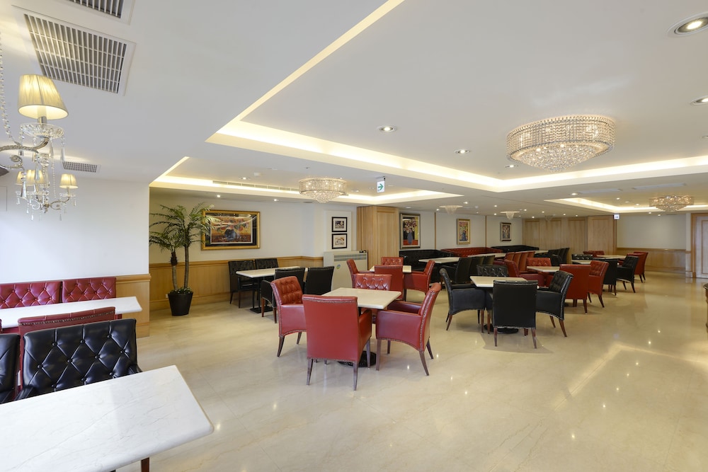 Sunshine Hotel 46/67