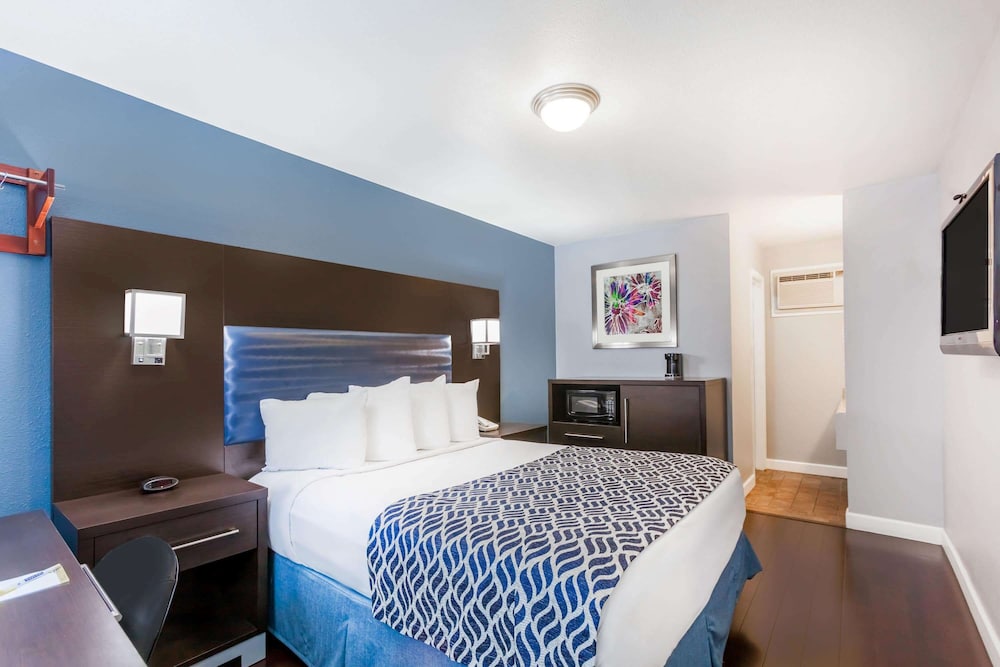 Days Inn By Wyndham Austin/University/Downtown 14/32