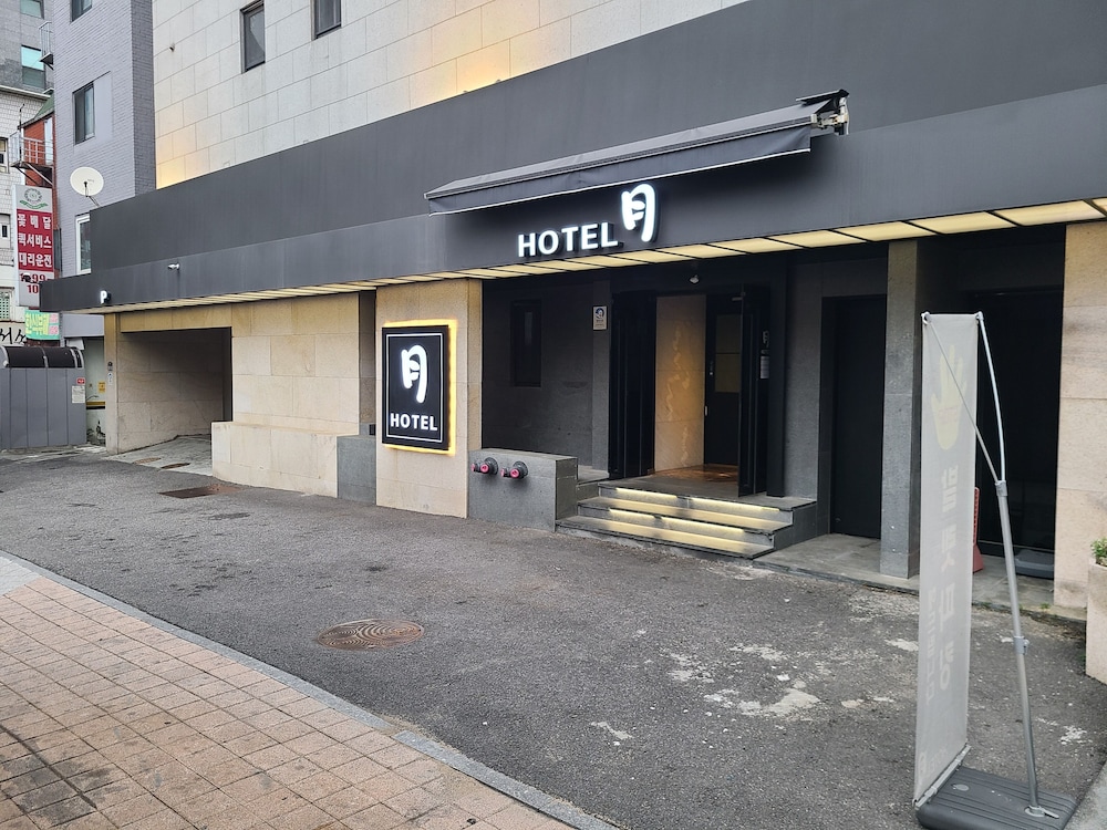 Wol Hotel 68/76