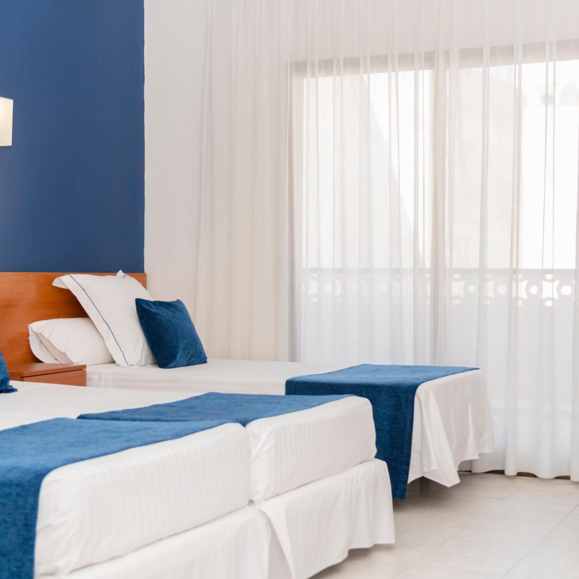 Room, Triple