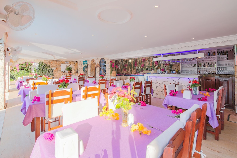 Amphora Hotel 30/56