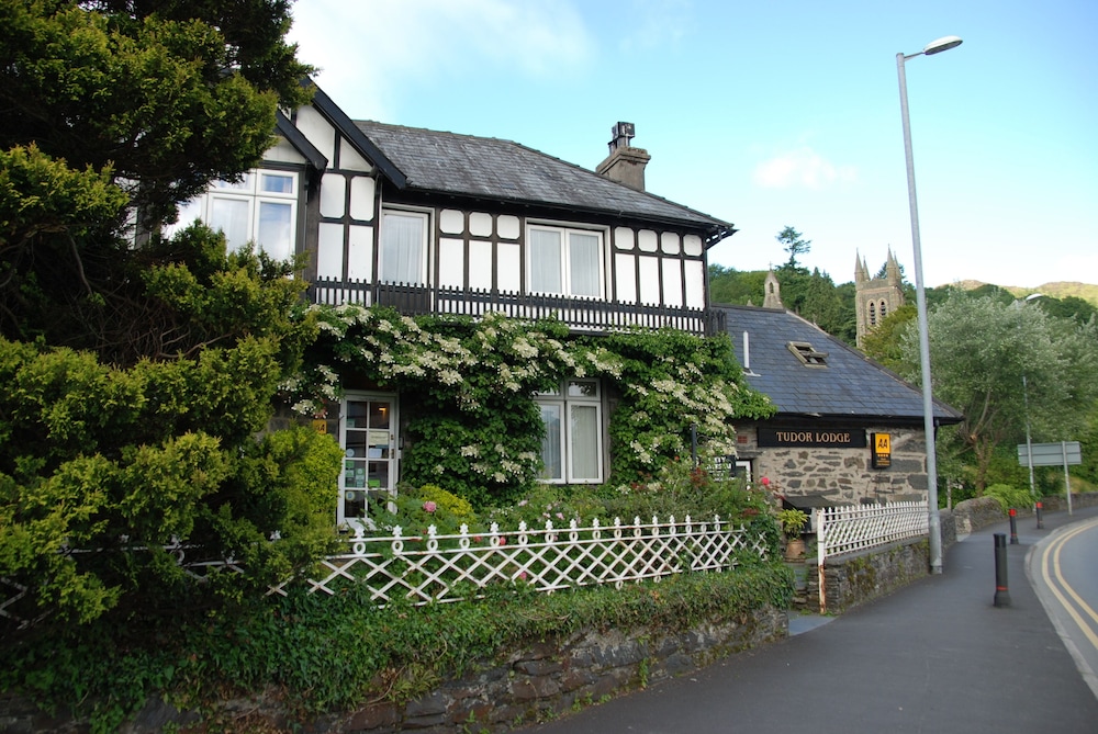 Tudor Lodge 3/32