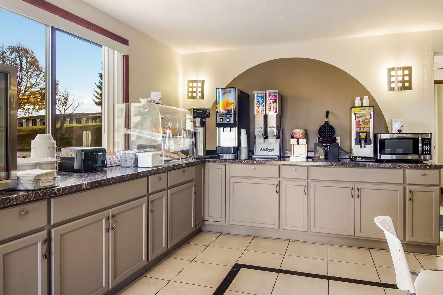 Days Inn by Wyndham Somerset PA I-70 I-76 25/25