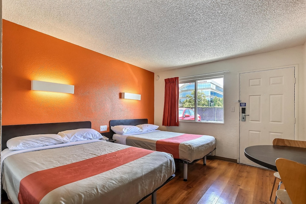 Motel6 Pleasanton, CA 37/63