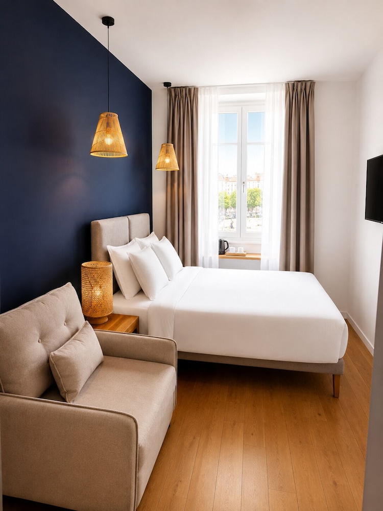 Hotel De La Mer 12/50