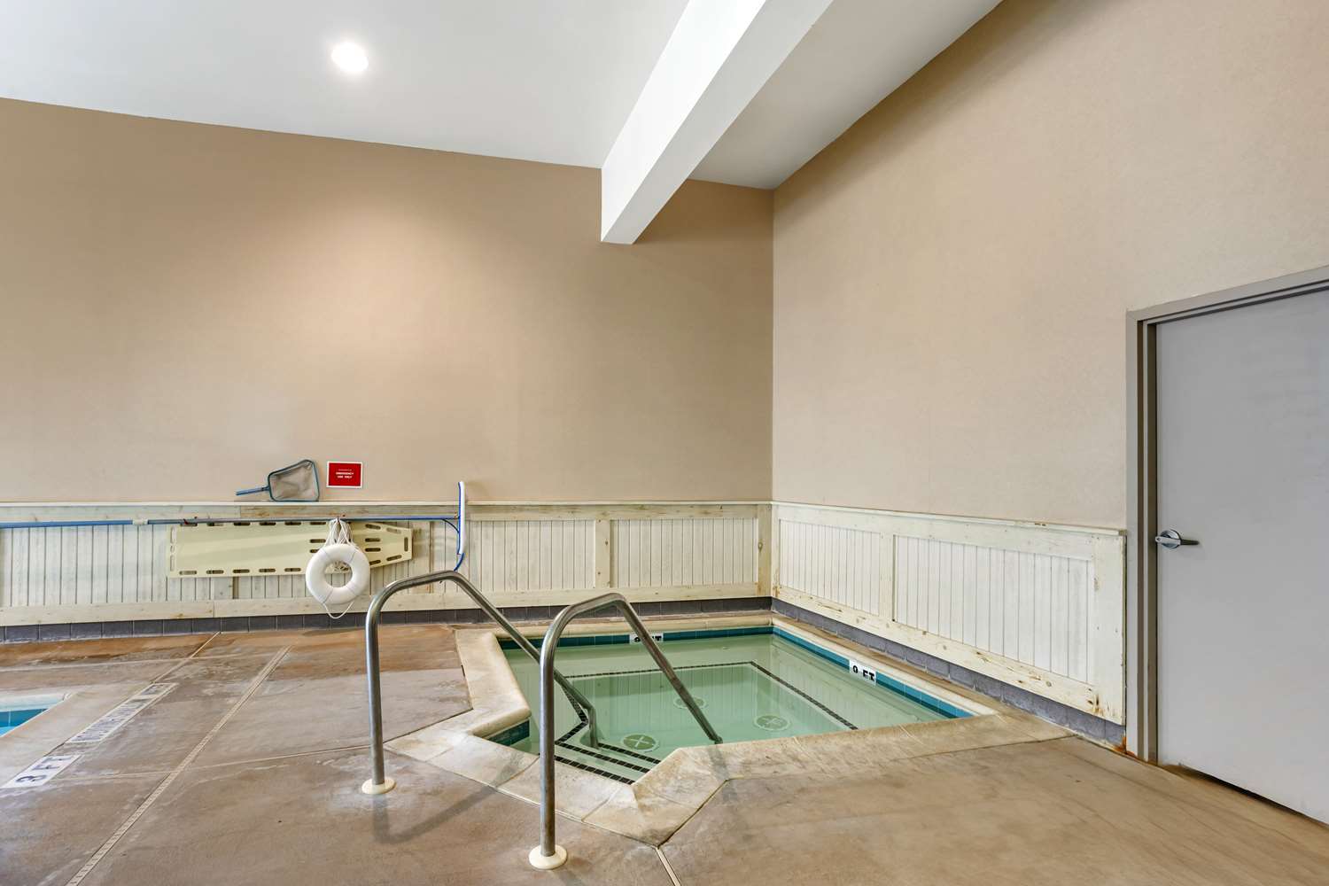 Best Western Plus Revere Inn & Suites 19/39