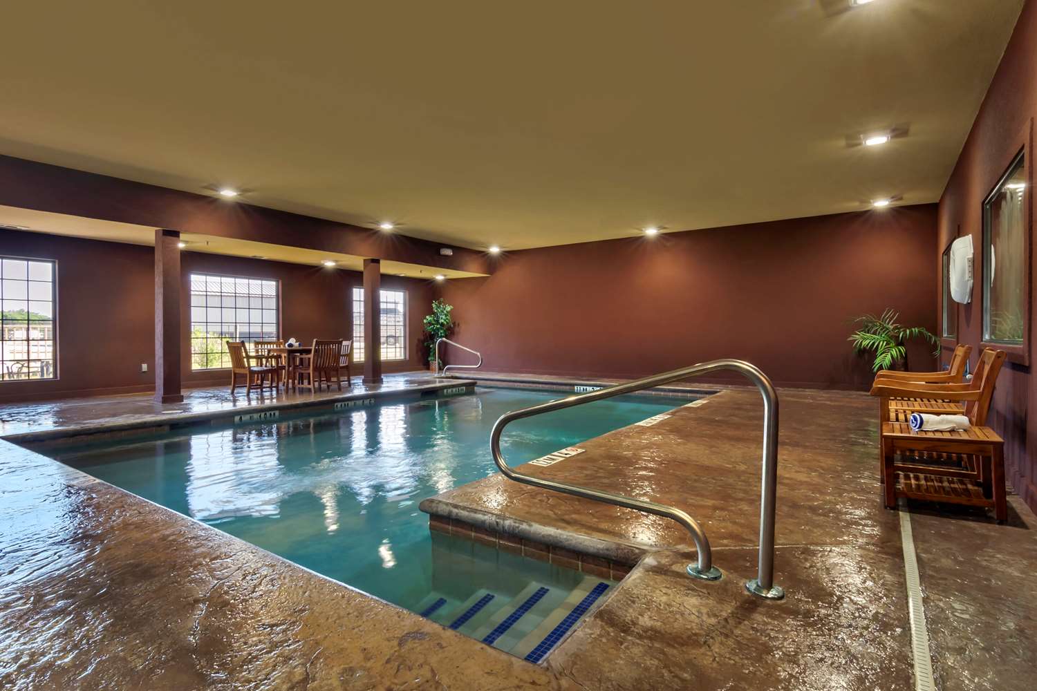 Comfort Inn & Suites Macon, MO 10/17