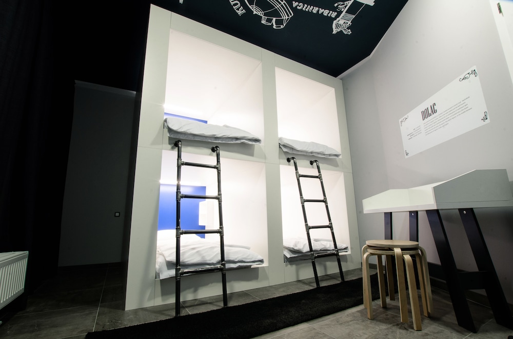 Main Square Hostel 35/40