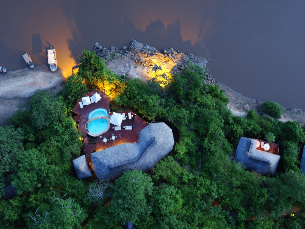 Serena Mivumo River Lodge 26/30