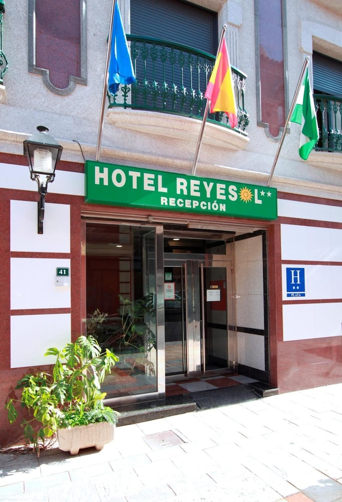 Reyesol Hotel 2/50
