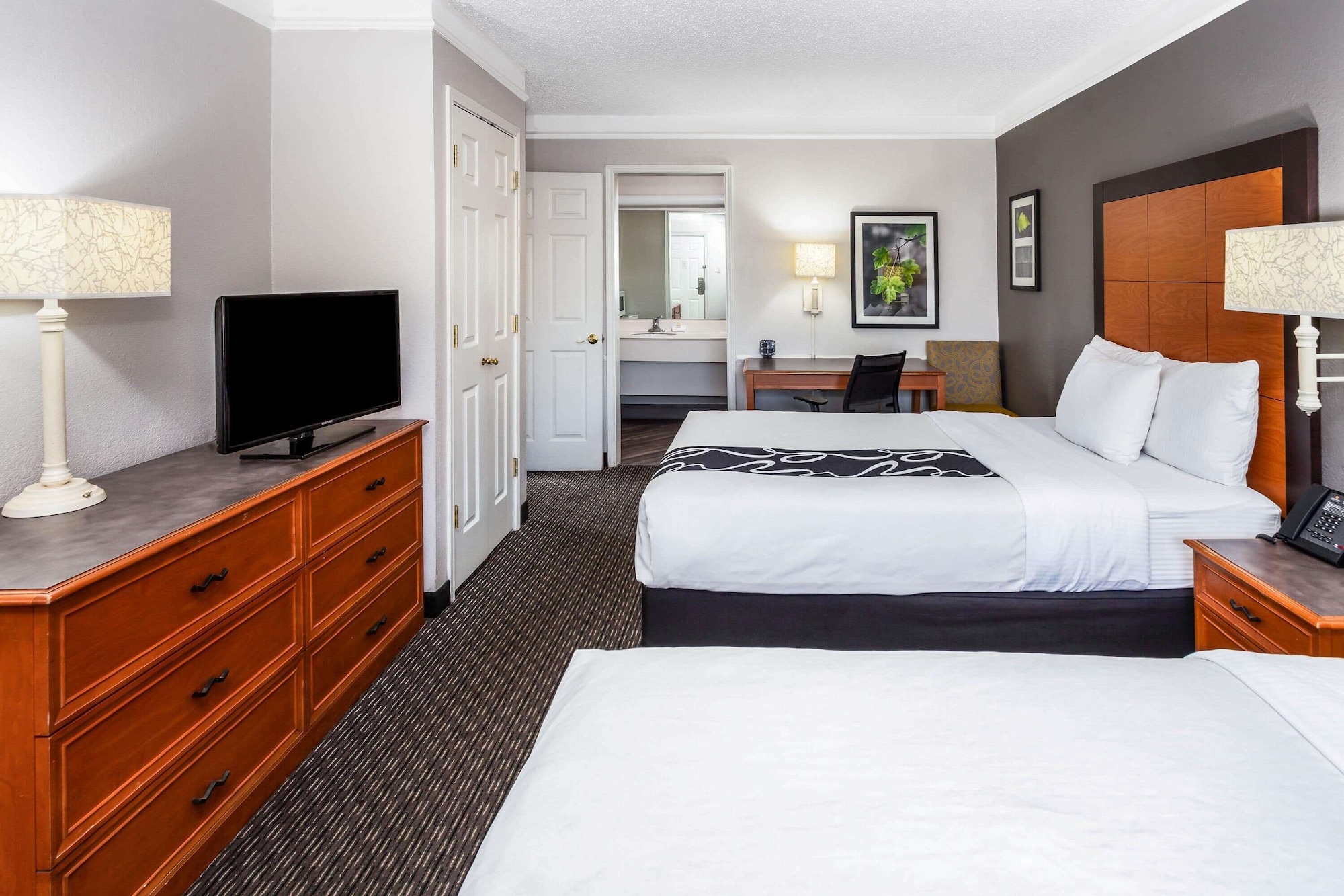 FAMILY, MULTIPLE BEDS
