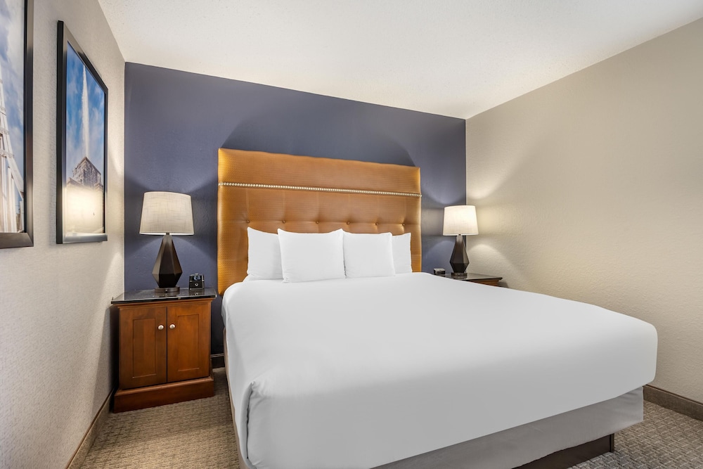 2 ROOMS, SUITE, KING BED, SOFA