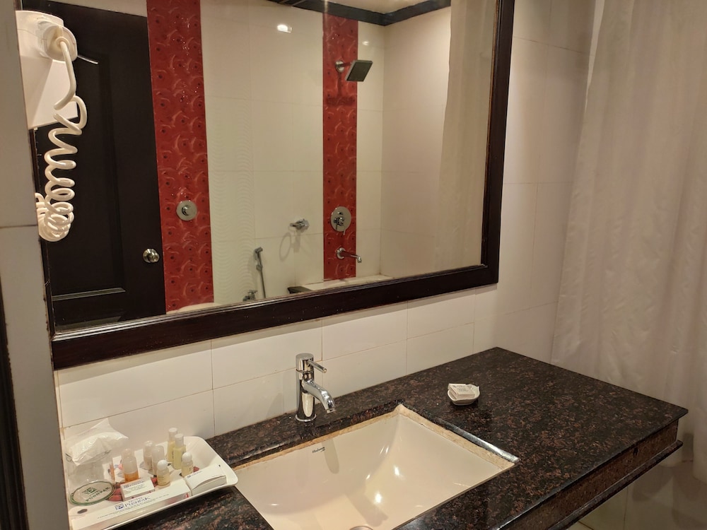 Hotel Pushpak 74/74