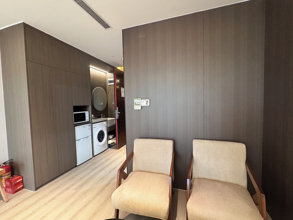 Xingyi International Hotel Poly Store 9/70