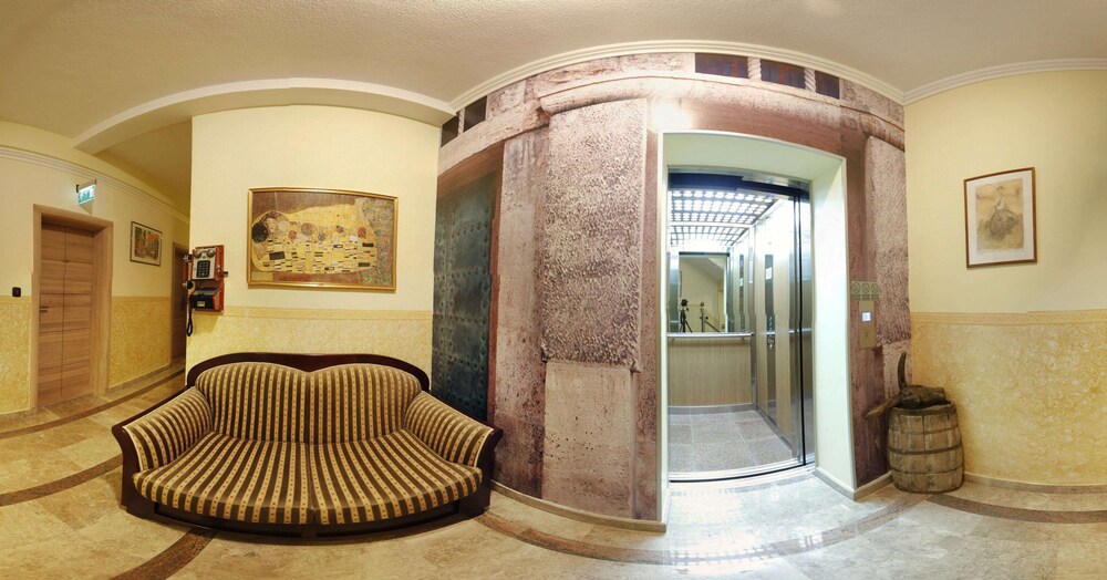Marco Polo Boutique Hotel 36/52