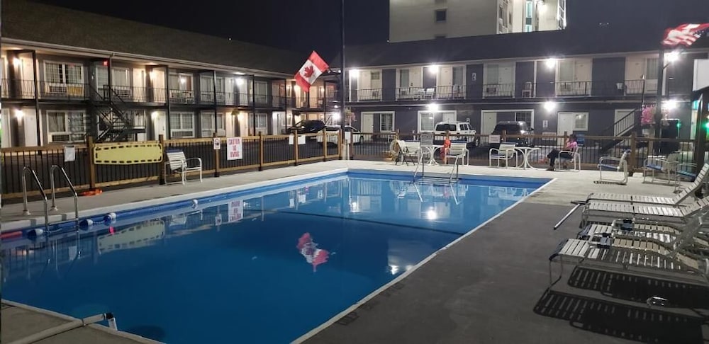 Niagara Falls Courtside Inn Hotel 21/41