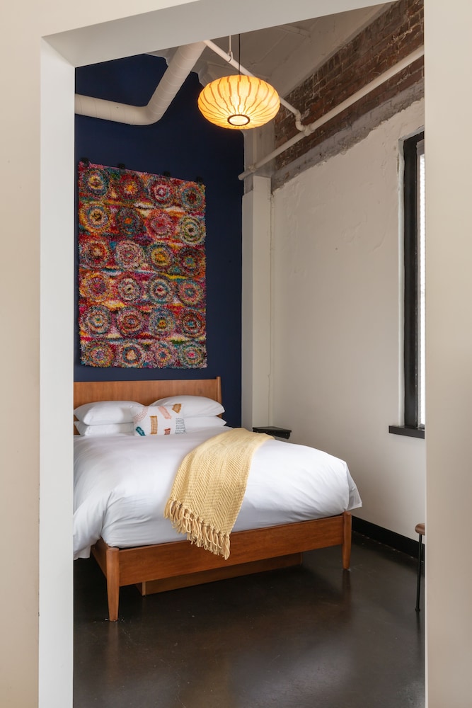 Hotel Clemons 8/50