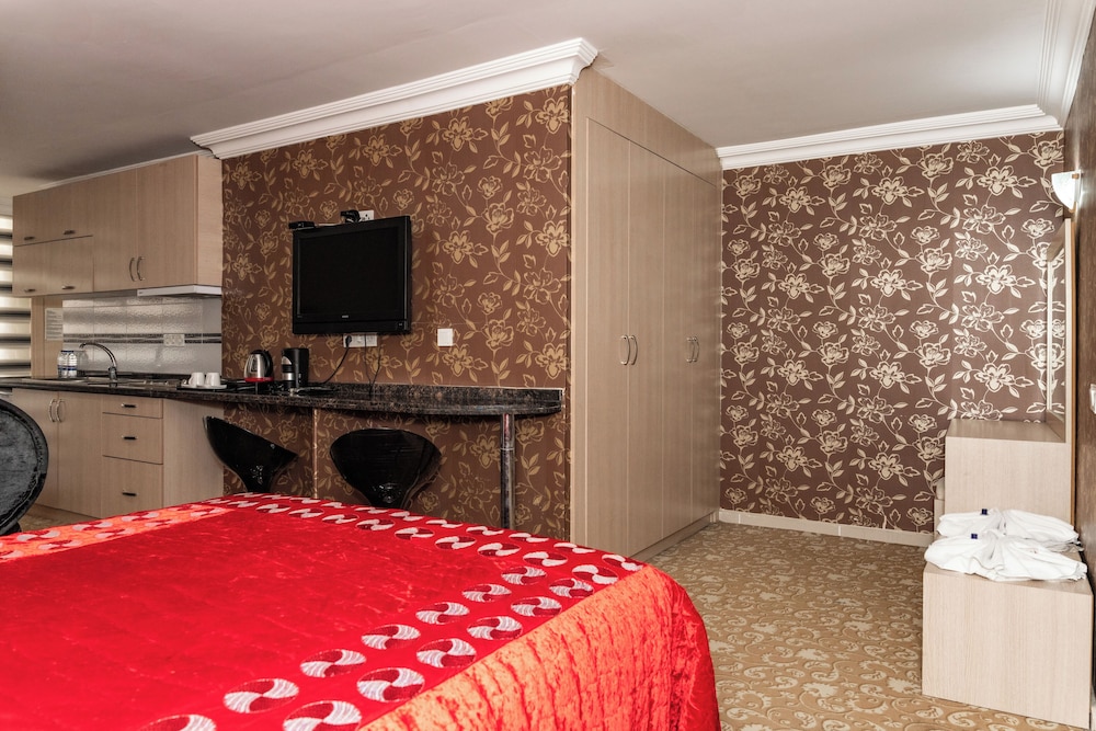 EXECUTIVE, SUITE