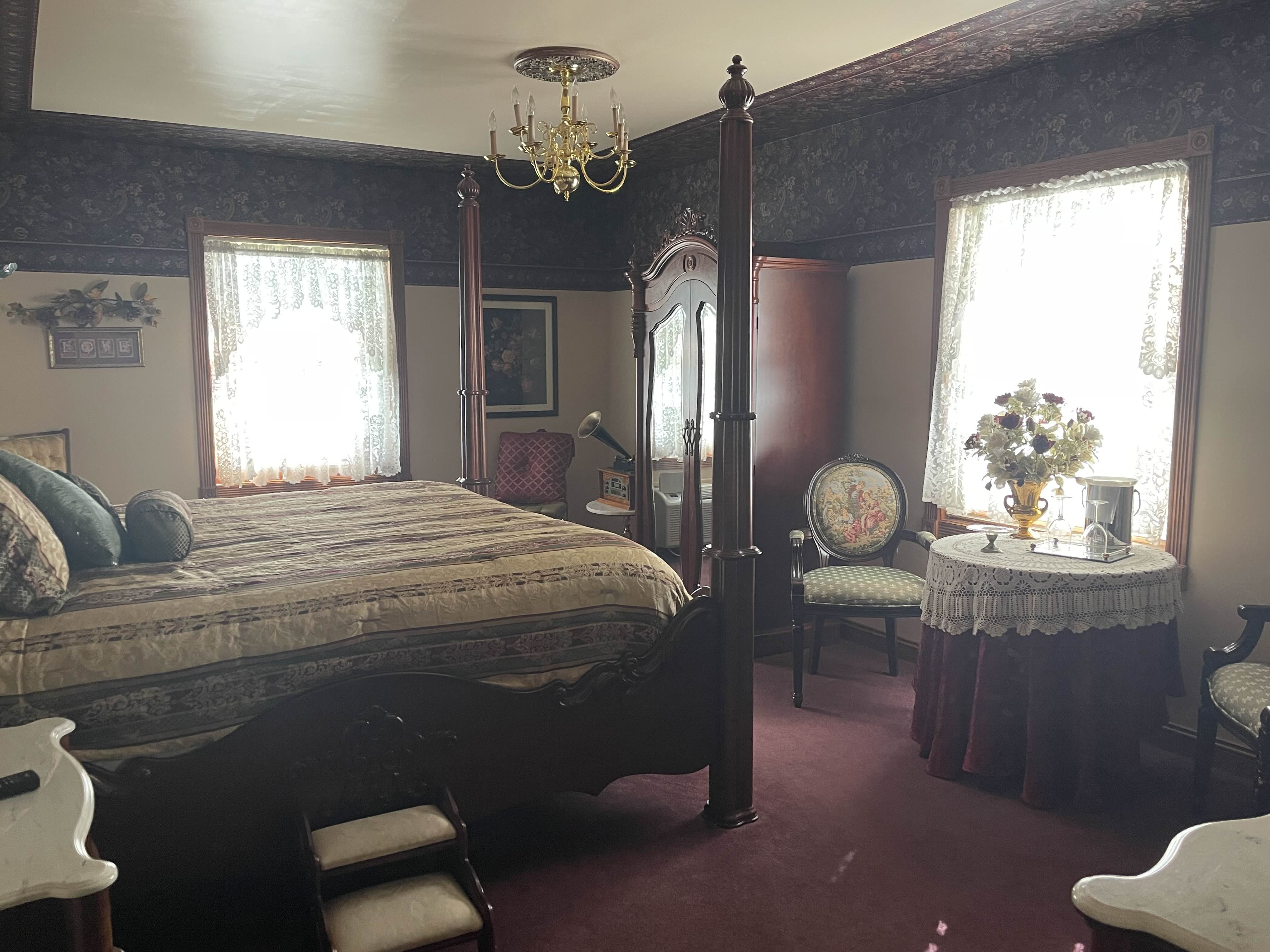 Victorian Inn Motel & Suites 17/48