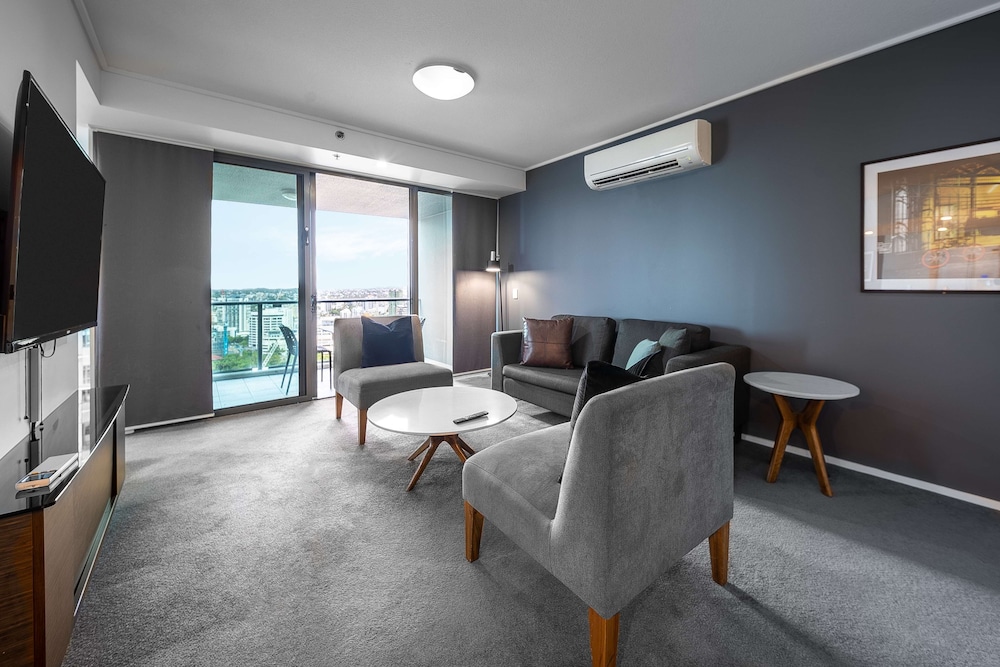Oaks Brisbane Felix Suites 18/42
